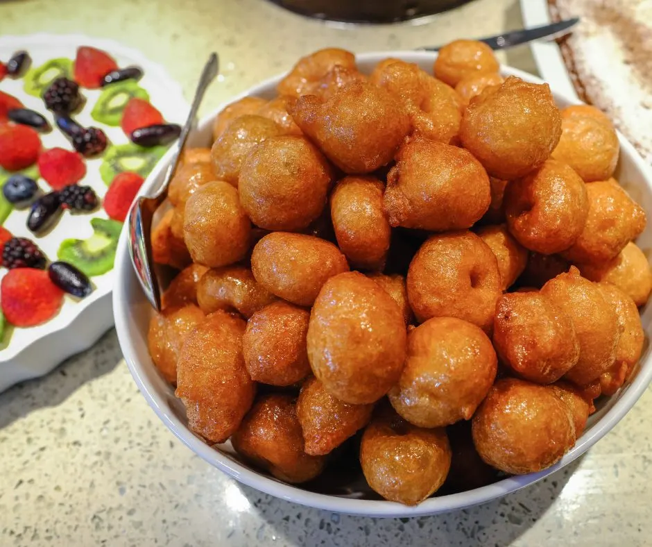 A bowl of finished loukoumades
